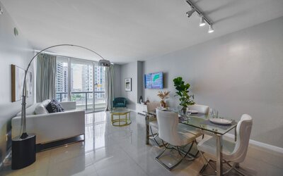 Amazing Condos at Icon Brickell With Pool
