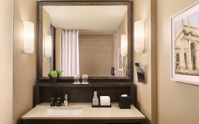 The Royal Sonesta Chicago River North