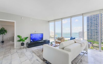 Amazing Condos at Icon Brickell With Pool