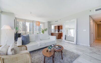Amazing Condos at Icon Brickell With Pool