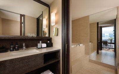 The Royal Sonesta Chicago River North