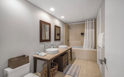 Amazing Condos at Icon Brickell With Pool