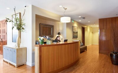 Waters Edge Hotel