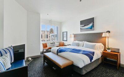 Waters Edge Hotel