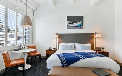 Waters Edge Hotel