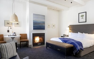 Waters Edge Hotel