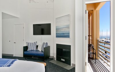 Waters Edge Hotel