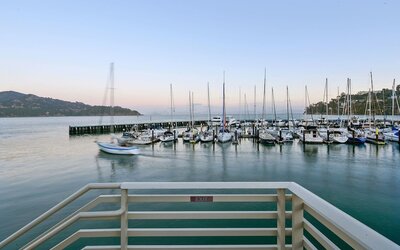 Waters Edge Hotel