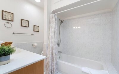 Stunning 2 Bedroom 1 Bath Home near BART