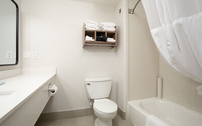 Hawthorn Suites by Wyndham Oakland/Alameda