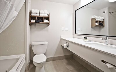 Hawthorn Suites by Wyndham Oakland/Alameda