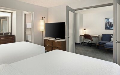 Courtyard by Marriott Chicago Downtown River North