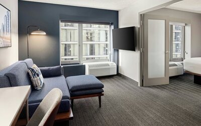 Courtyard by Marriott Chicago Downtown River North