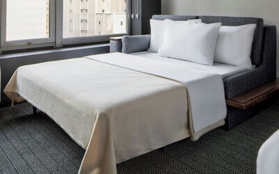Courtyard by Marriott Chicago Downtown River North