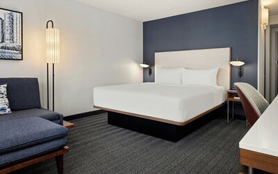 Courtyard by Marriott Chicago Downtown River North