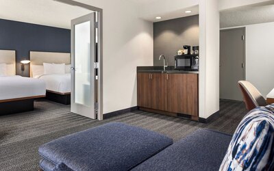 Courtyard by Marriott Chicago Downtown River North
