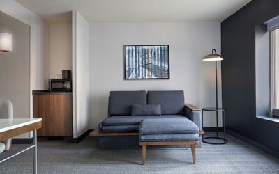 Courtyard by Marriott Chicago Downtown River North