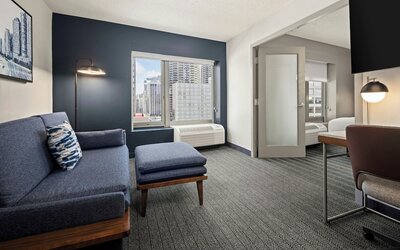 Courtyard by Marriott Chicago Downtown River North