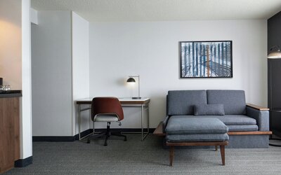 Courtyard by Marriott Chicago Downtown River North