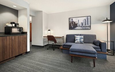 Courtyard by Marriott Chicago Downtown River North