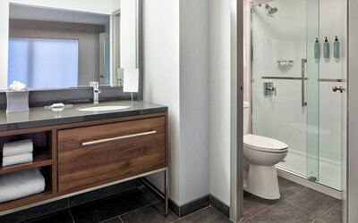 Courtyard by Marriott Chicago Downtown River North