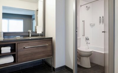 Courtyard by Marriott Chicago Downtown River North