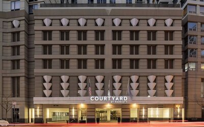 Courtyard by Marriott Chicago Downtown River North