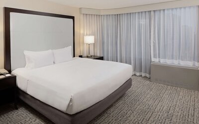 DoubleTree by Hilton Chicago - Magnificent Mile