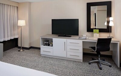 DoubleTree by Hilton Chicago - Magnificent Mile