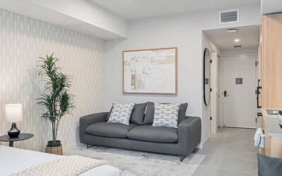501 First - Steps from Bayside