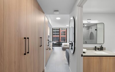 501 First - Steps from Bayside
