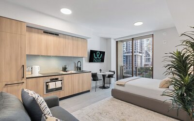 501 First - Steps from Bayside