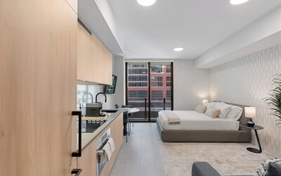 501 First - Steps from Bayside