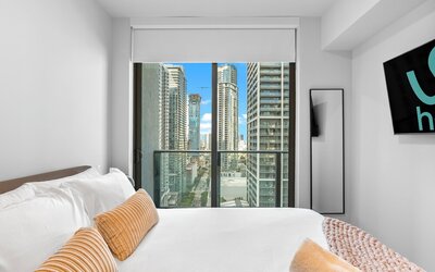 501 First - Steps from Bayside