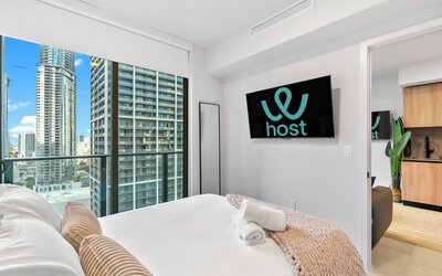 501 First - Steps from Bayside