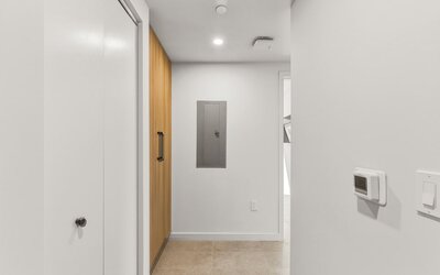 501 First - Steps from Bayside
