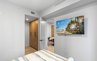 501 First - Steps from Bayside