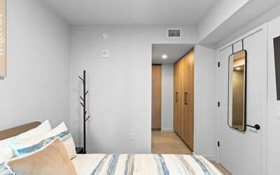 501 First - Steps from Bayside