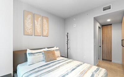 501 First - Steps from Bayside
