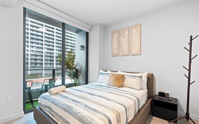 501 First - Steps from Bayside