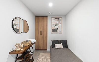 501 First - Steps from Bayside