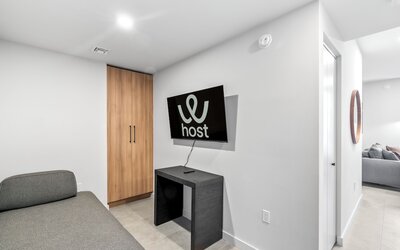 501 First - Steps from Bayside