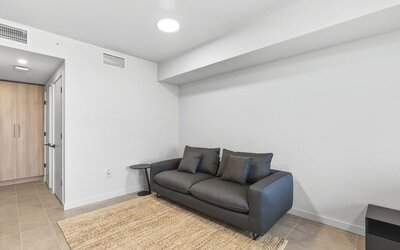 501 First - Steps from Bayside