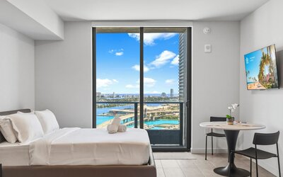 501 First - Steps from Bayside