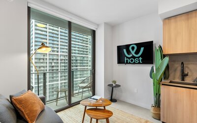 501 First - Steps from Bayside