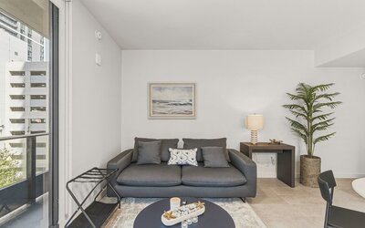 501 First - Steps from Bayside