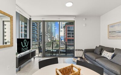 501 First - Steps from Bayside