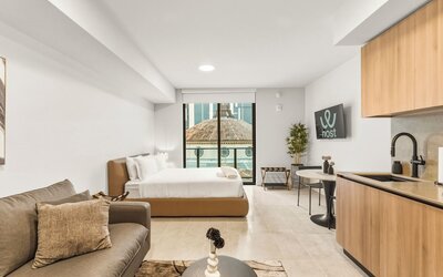 501 First - Steps from Bayside