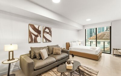 501 First - Steps from Bayside