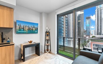 501 First - Steps from Bayside